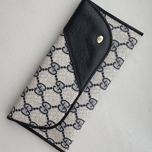 Vintage GUCCI Accessory Collection Supreme GG Monogram Checkbook Cash Wallet – Blue Trim – Made in Italy, 2002 – In Original Box