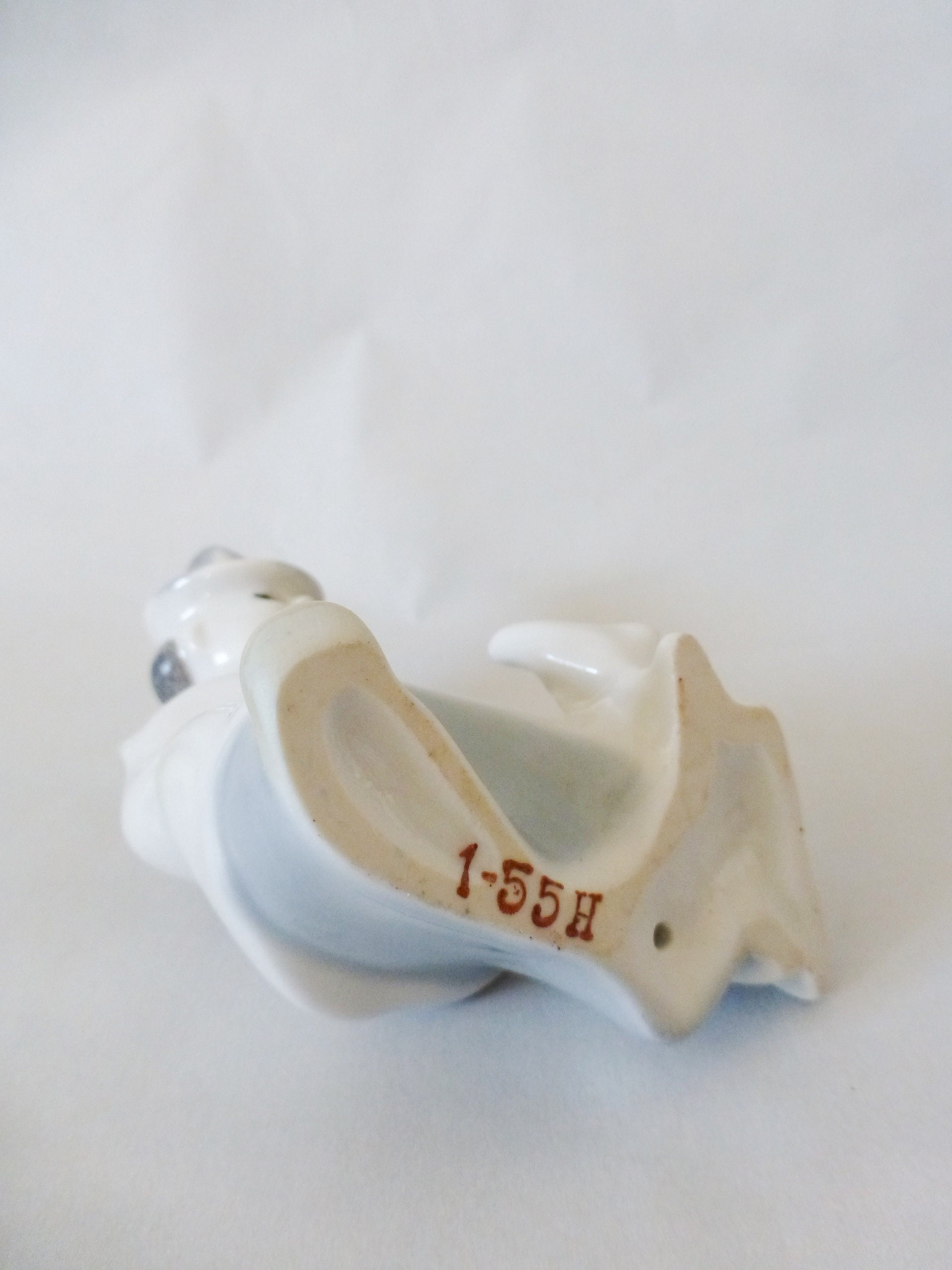 アンティークのチャップリン磁器の置物と犬：手描きの装飾 - Etsy 日本