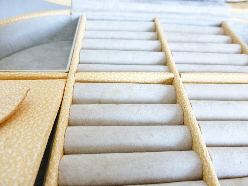 mirror,Mid century jewelry box,Travelling jewelry storage Trinket box+gift vintage jewelry Large Vintage beige faux leather jewelry box w