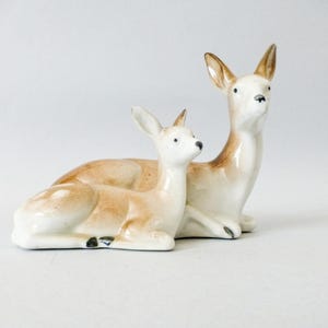 Fawn statue,deer figurine, Fawn w.baby ,Vintage pottery statue,animal figurine,deer,fawn FREE SHIPPING WORLDWIDE
