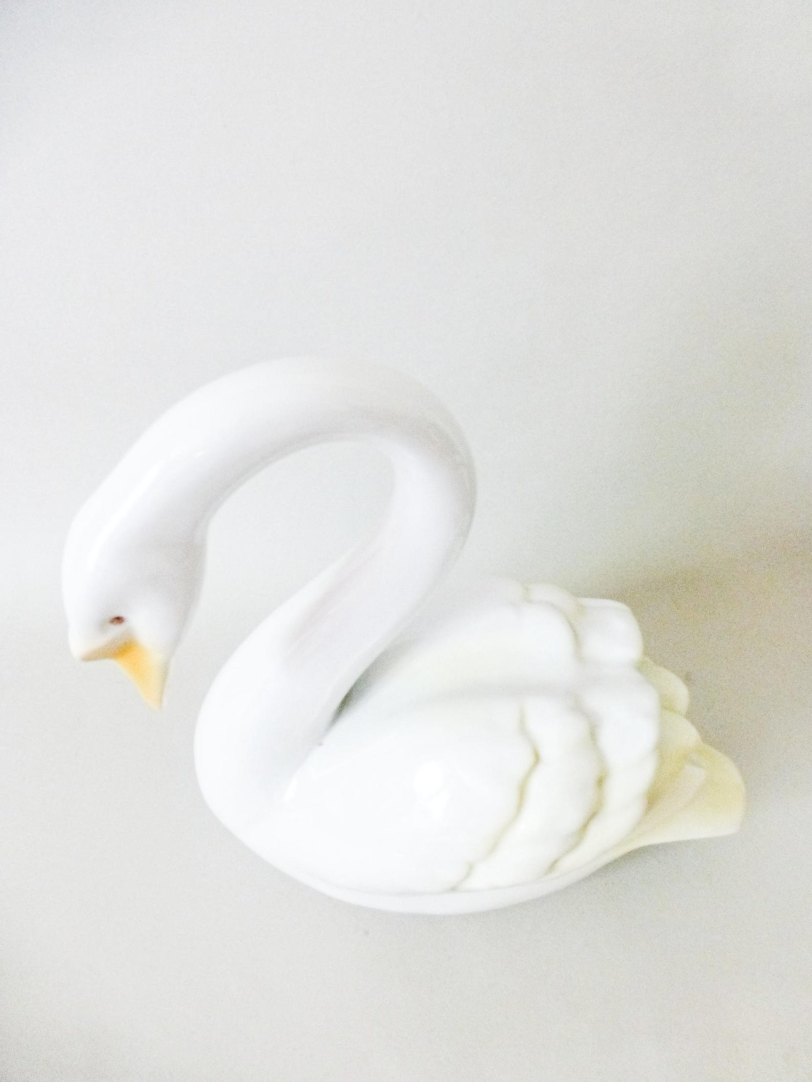 Gran estatua de cisne de porcelana, figura de pájaro de porcelana ...
