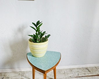 Table tripode, table d'appoint bleue originale vintage des années 1960, trépied en bois unique, support pour plante d'intérieur, tabouret pour plante, table basse du milieu du siècle