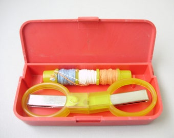 Unused,true vintage travel sewing kit