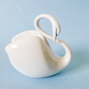 Vintage Hollohaza Porcelain Swan Figurine: Hungarian Art Deco Bird
