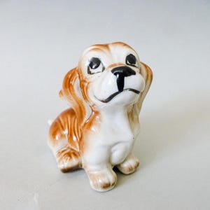 Handpainted Porcelain Dog Figurine: Vintage Dog Decor (7x7cm)