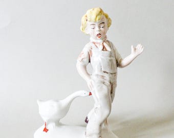 Figura vintage: niño con ganso