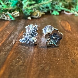 Asymmetrical Flower And Bee Stud Earrings
