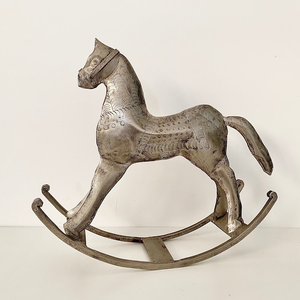 Cheval à bascule métal, cheval à bascule déco, cheval en métal, cheval à bascule, figurine, cheval à bascule métal, cheval métal déco chic
