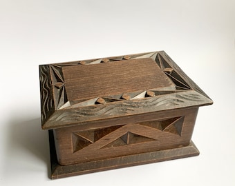 Holzkiste, Geheimbox, rustikale Holzkiste, Uhrenbox, handgefertigte Holzkiste, Holzschmuckschatulle, alte Schachtel