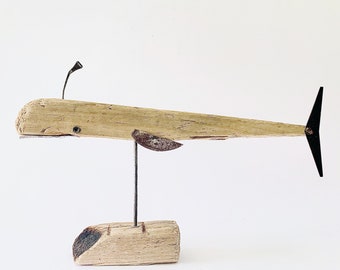 Statuette baleine en bois, cachalot bois flotté, baleine en bois et métal, statue baleine en bois, déco bord de mer, baleine originale bois