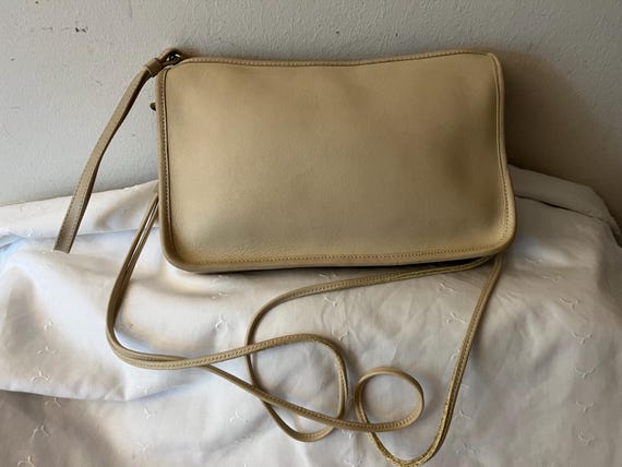 COACH Cream Bone Leather Basic Bag Zip Clutch Vin… - image 2
