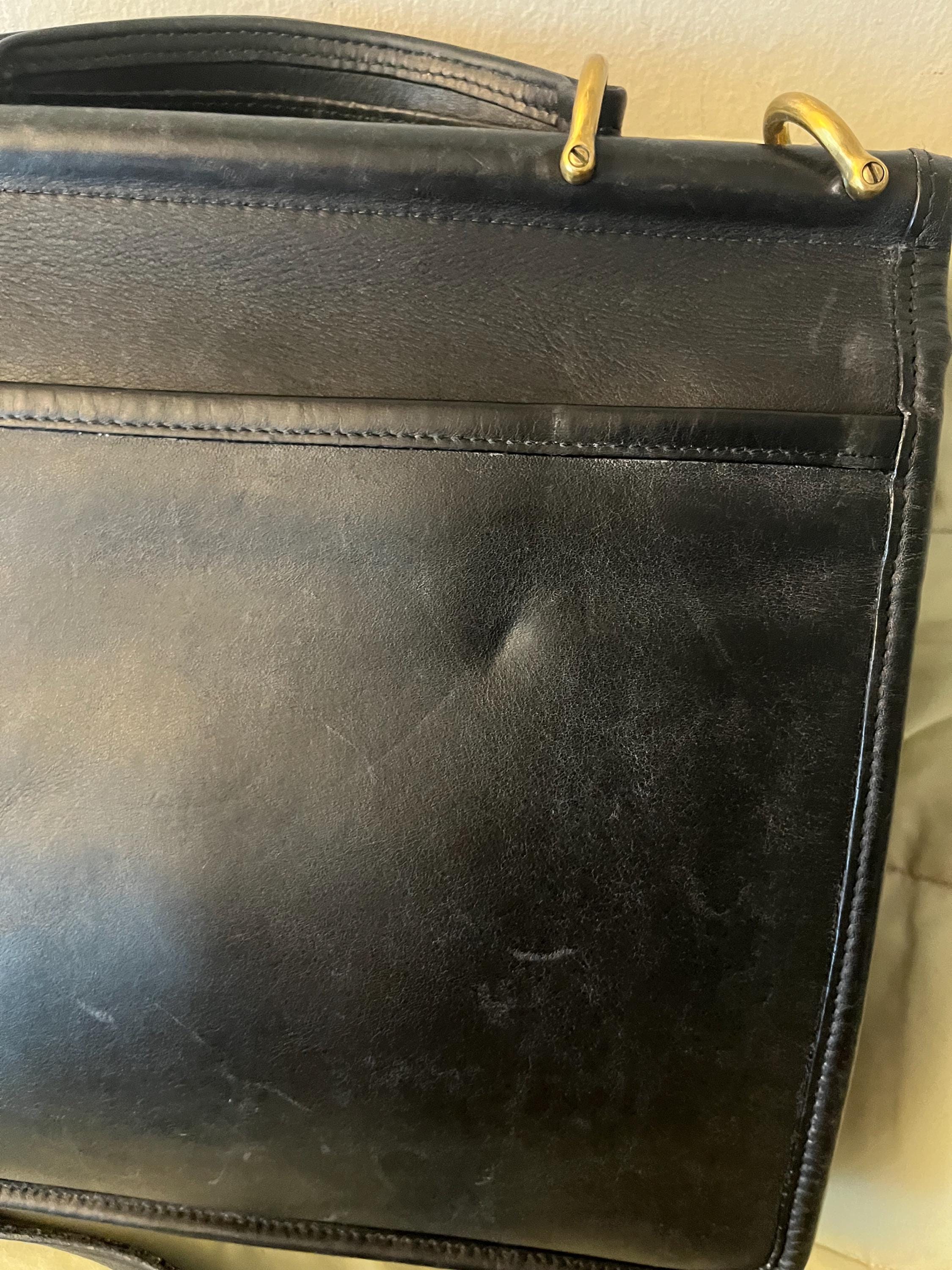 Vintage Coach #9927 Black Leather Willis Trunlock Shoulder Cross