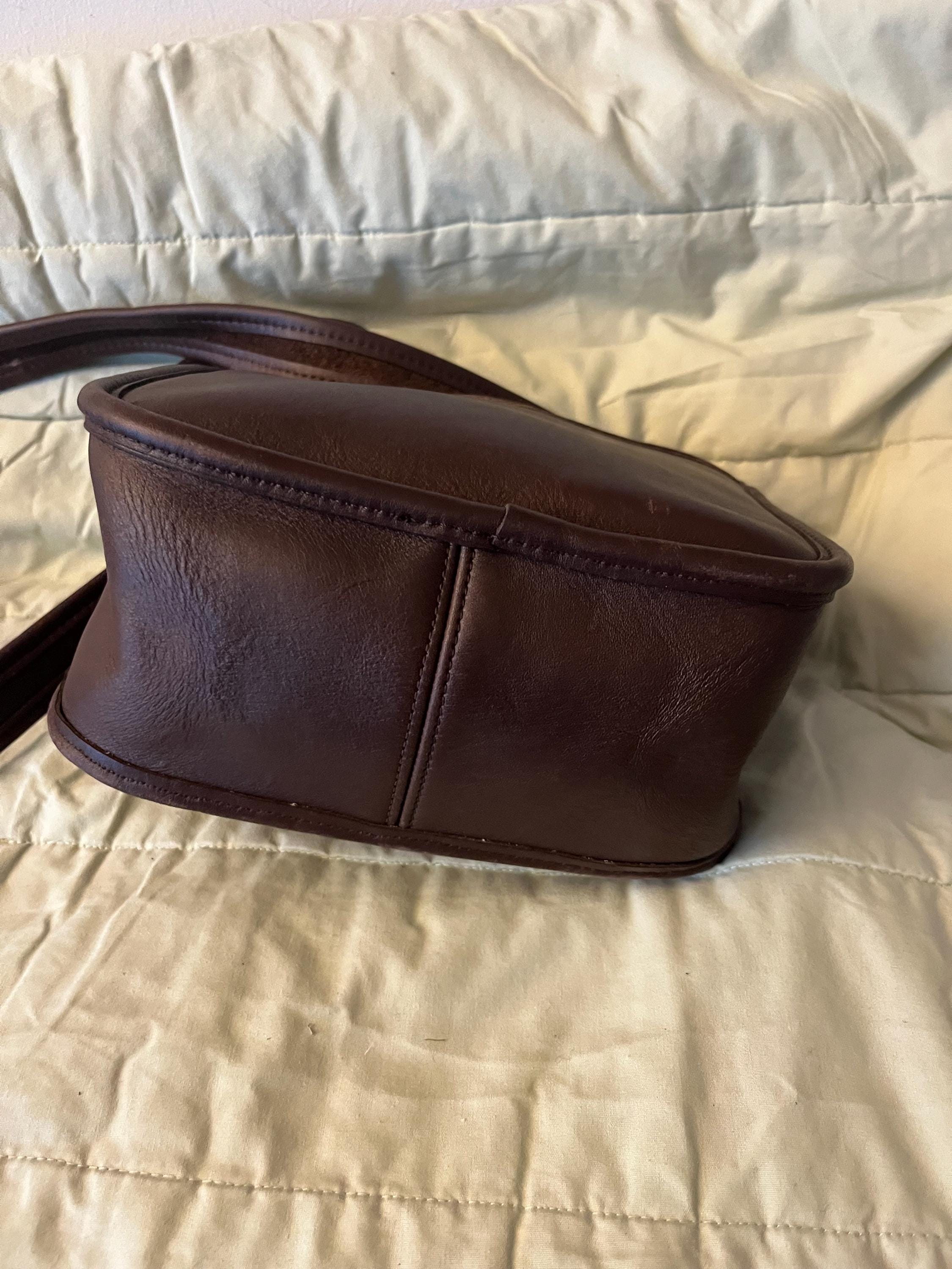 バッグ 90s old coach leather brown bag Vintage 90s Coach Brown Leather Bag