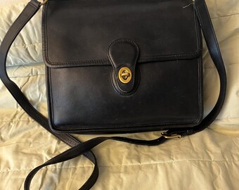 Vintage Coach #9927 Black Leather Willis Trunlock Shoulder Cross