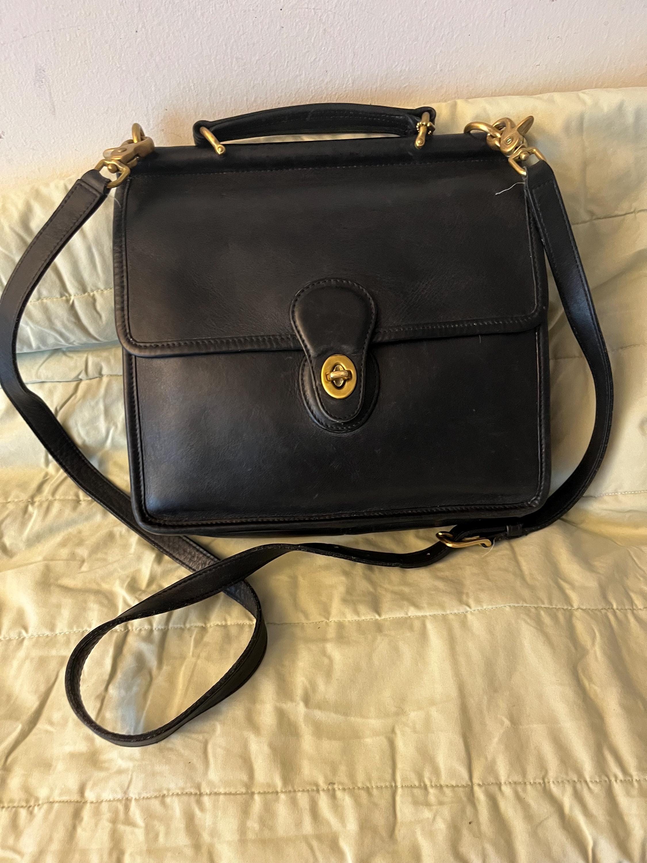 Vintage Coach #9927 Black Leather Willis Trunlock Shoulder Cross