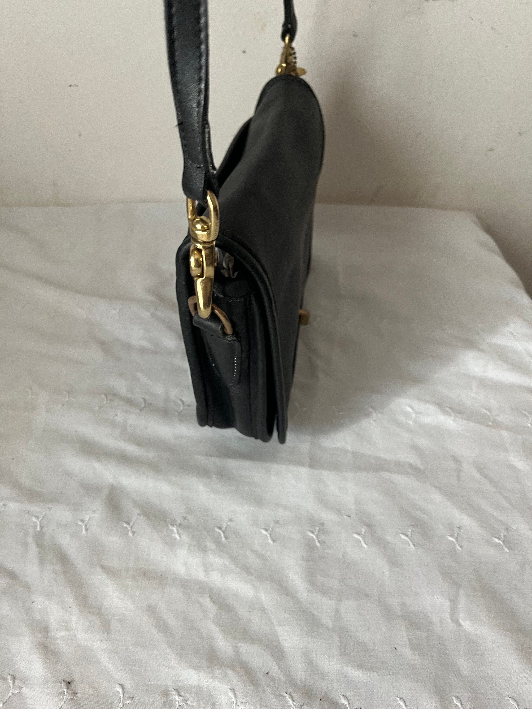 Vintage Coach Black Leather Pocket Purse 9755 Legacy Shoulder