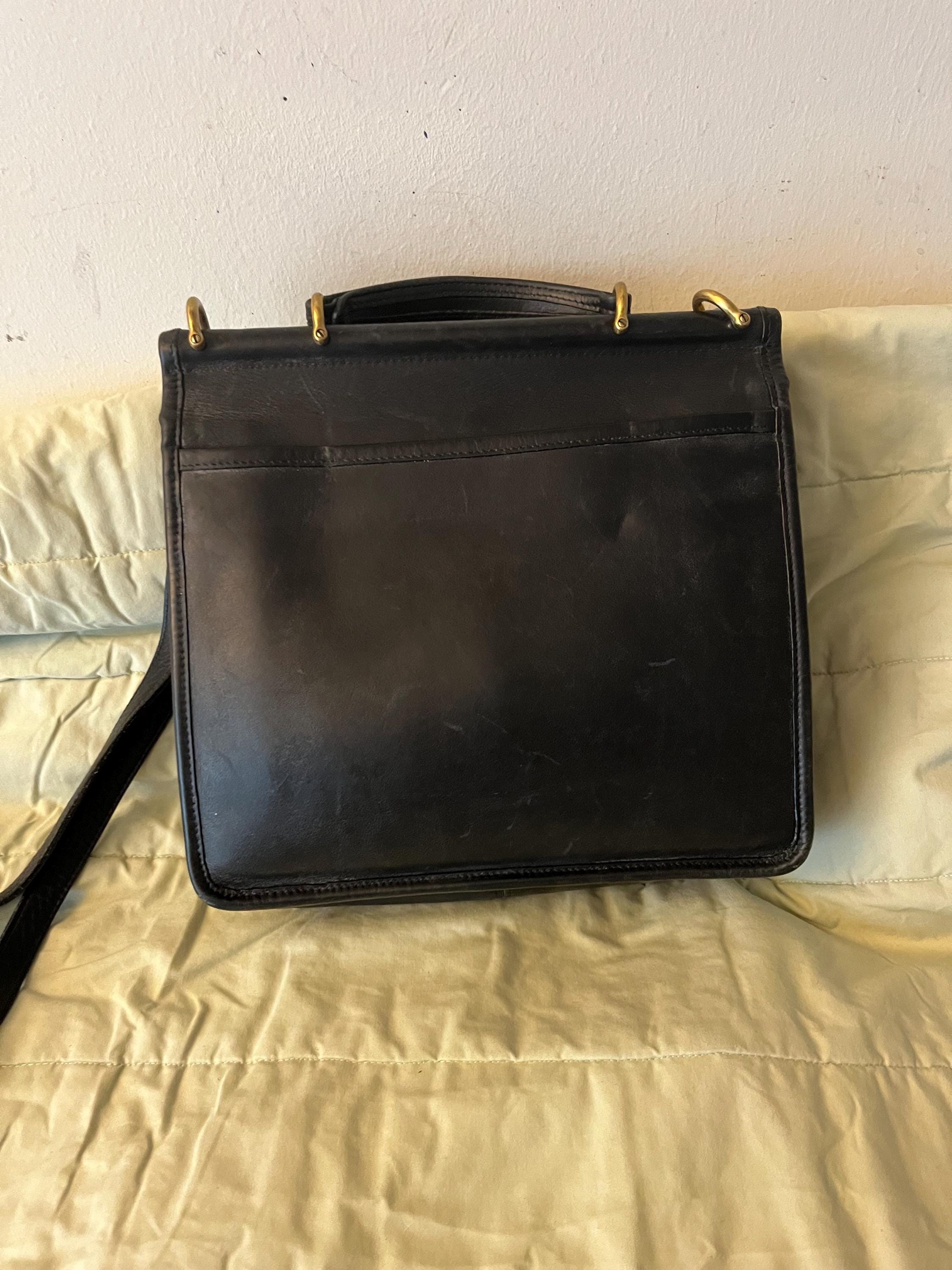 Vintage Coach #9927 Black Leather Willis Trunlock Shoulder Cross