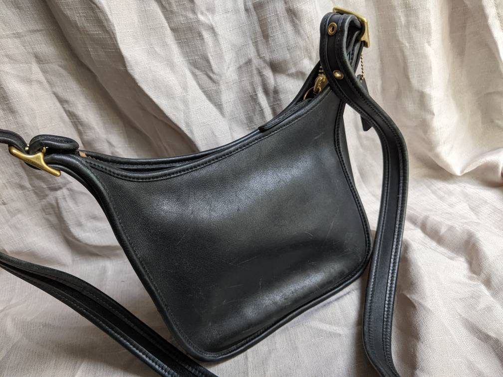 Vintage Coach 9950 Janice Legacy Black Leather Crossbody Handbag Vintage Coach 9950 Janice Legacy Black Leather Crossbody Handbag