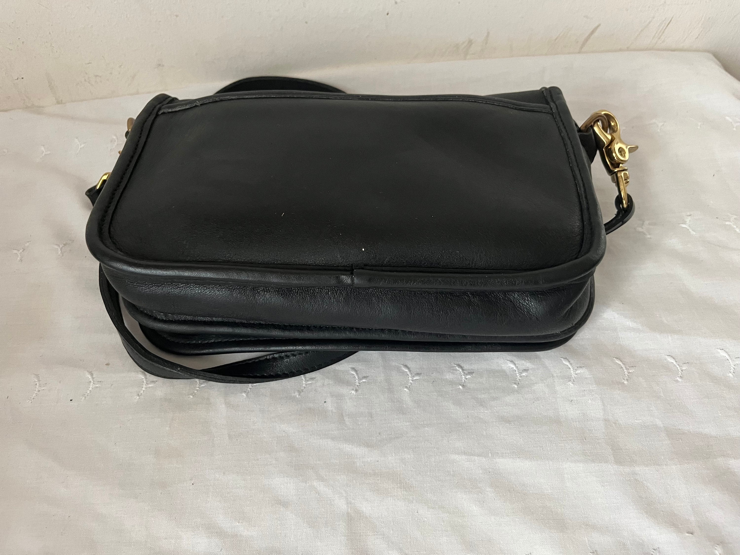 Vintage Coach Black Leather Pocket Purse 9755 Legacy