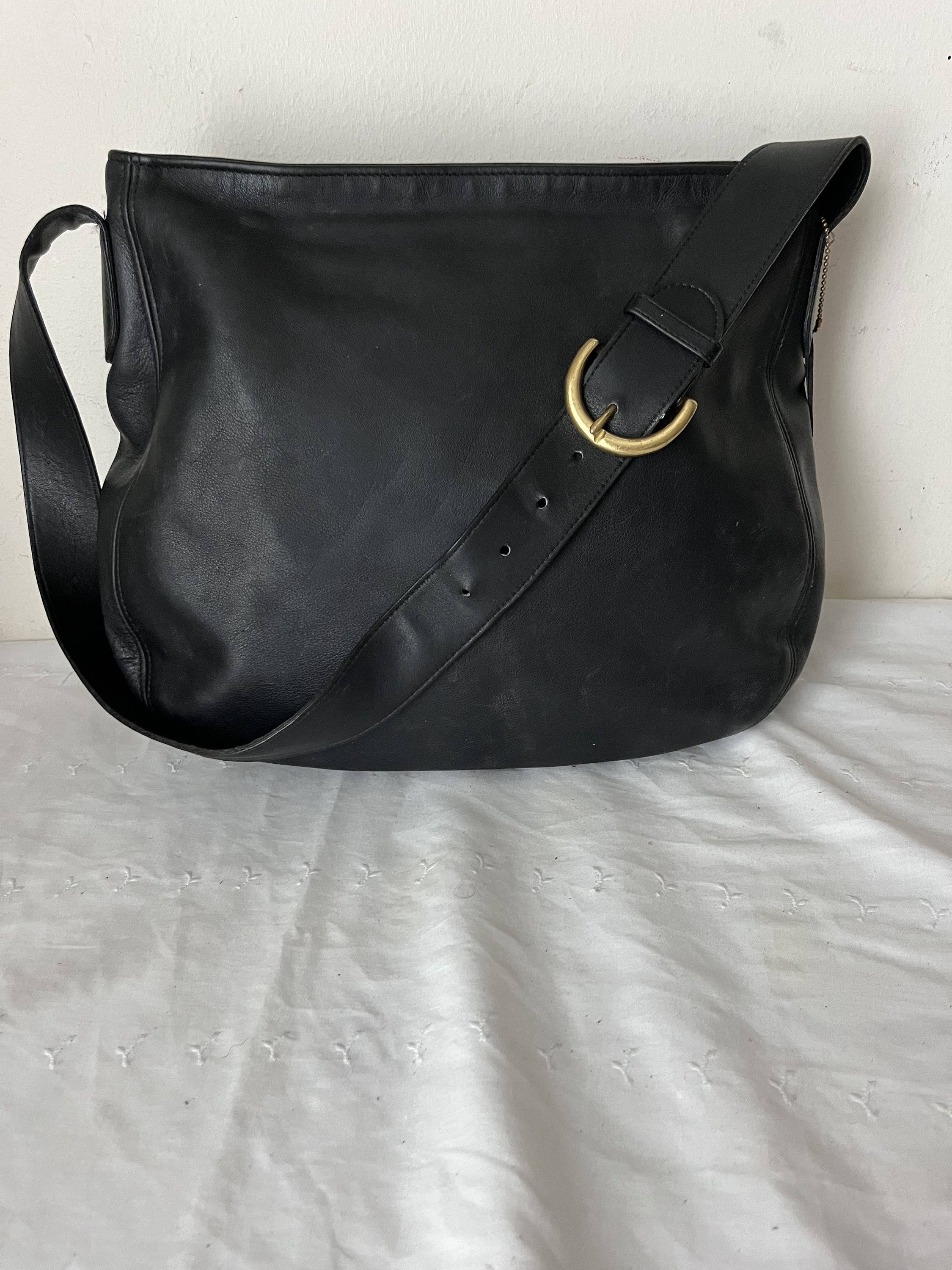 バッグ COACH Vintage Leather Black Shoulder Bag vintage coach black leather shoulder bag With White Stitching (See