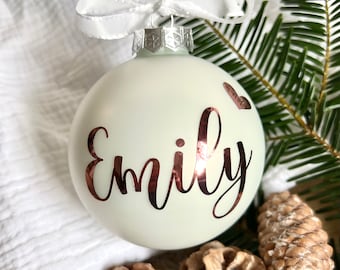Weihnachtskugel personalisiert - Echtglas - 8 cm - weiß/matt - Christbaumkugel - Weihnachtsgeschenk
