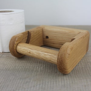 Porta rotolo di carta igienica in rovere, porta rotolo di carta igienica da parete in legno, accessorio rustico per il bagno, regalo personalizzato