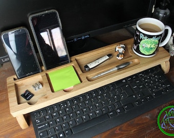 Schreibtisch Organizer mit Dual-Docking-Station handgefertigt aus massiver Eiche perfekt für zu Hause oder im Büro, kann personalisiert werden