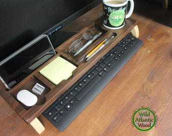 Schreibtisch Organizer mit Dual-Docking-Station handgefertigt aus massivem Nussbaum und Ahorn Perfekt für zu Hause oder im Büro, kann personalisiert werden