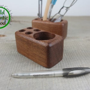 Kleine Schreibtischtasche aus Holz, Bleistift- und Stifthalter aus Holz, Schreibtischorganisator aus Holz, Schreibtischzubehör aus Sapele Mahagoni, personalisiertes Geschenk