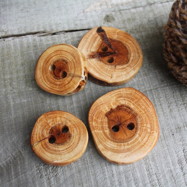 Boutons, boutons en bois, cadeau de la fête des Mères, cadeau d’anniversaire, fait main, bouton, cadeau de maman, cadeaux pour elle, cadeau, cadeau pour mam, tranches de bois