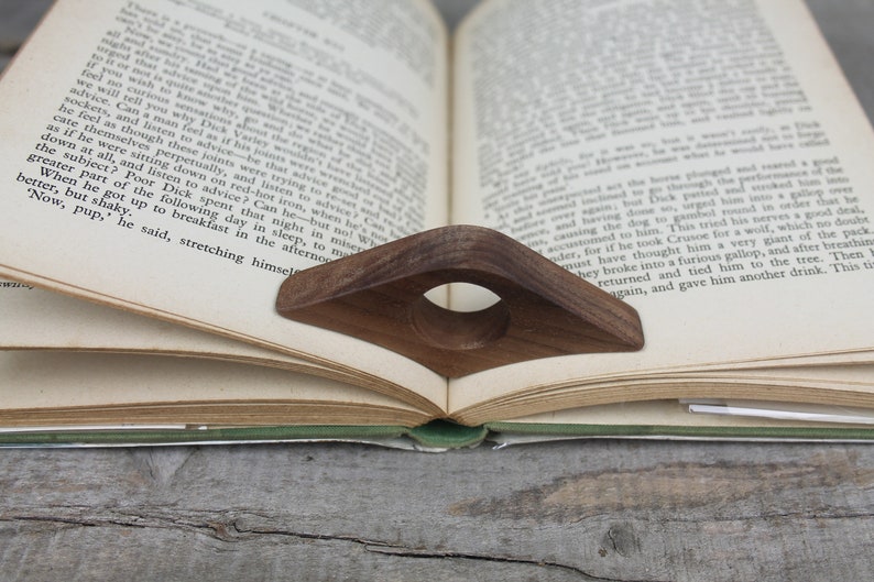 Wood Book Page Holder, Book Buddy, Thumb Page Holder, Book Lover Gift, Reading Aid, Personalized Gift image 2