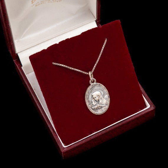 18 Chain Sterling Silver Mater Dolorosa Pendant