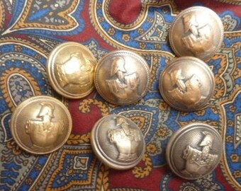 Lot de 8 Boutons anciens en nacre décor gravé - Mercerie vintage