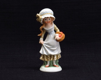 Bezaubernd Vintage Lefton China Handbemalt Old Time Farm Girl mit Apfelkorb Figur.