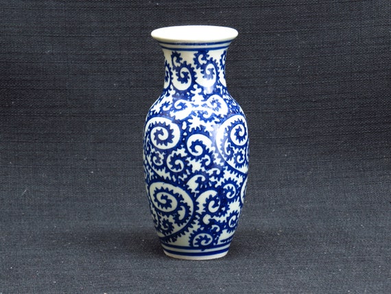 Designs on vases discount