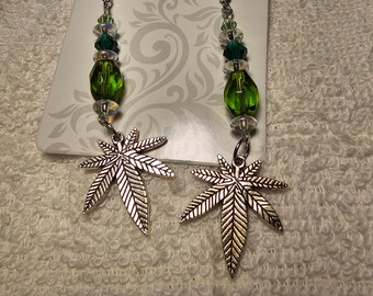 Hemp leaf earrings green