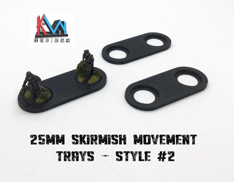 K&ouml;nnte beinhalten: Zwei schwarze Tabletts aus Kunststoff mit jeweils zwei runden Ausschnitten. Die Tabletts sind f&uuml;r 25 mm Miniaturfiguren konzipiert und mit "25MM SKIRMISH MOVEMENT TRAYS - STYLE #2" beschriftet.