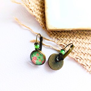 Boucles d'oreilles cabochon 12mm dormeuse en alliage métalique couleur bronze, cabochon vert et fleurie rose style printanier image 2