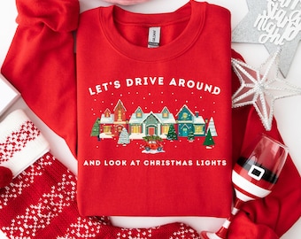 Sudadera con capucha Christmas Town Drive, cuello redondo de algodón con luces navideñas de invierno, regalo festivo para mejores amigas con luces navideñas, suéter con capucha con coche rojo de Snowy Village