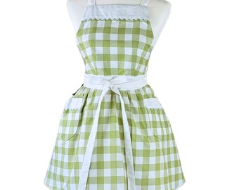 Charming Green Checked Apron with Vintage Vibe and Rick Rack Detail