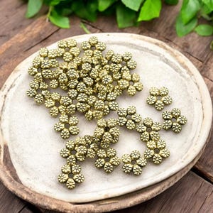 Metal Beads - Daisy Spacers - Gold Daisy Spacers - Heishi Beads - Gold Spacer Beads - Antique Gold Spacers - 7mm - 100pcs - (A194)