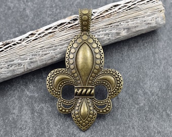 Fleur De Lis Pendant - Boho Pendants - Bronze Pendants - Large Pendants - Metal Pendants - New Orleans Pendant - 73x46mm - (671)