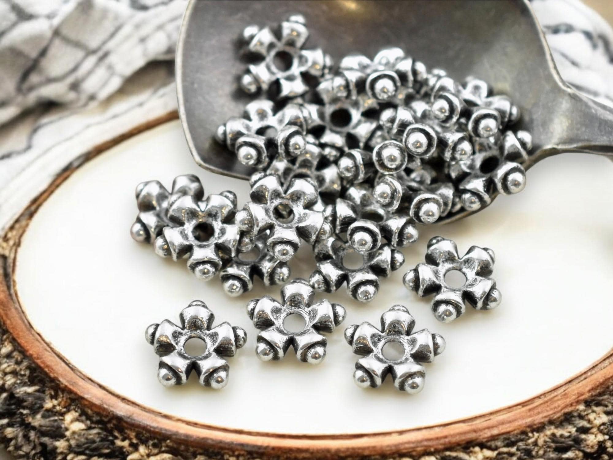 PH PandaHall 2000pcs Golden Daisy Spacer Beads, Tibetan Alloy Metal Flower Spacers For Bracelet Necklace Jewelry Making Supplies(4mm, Hole