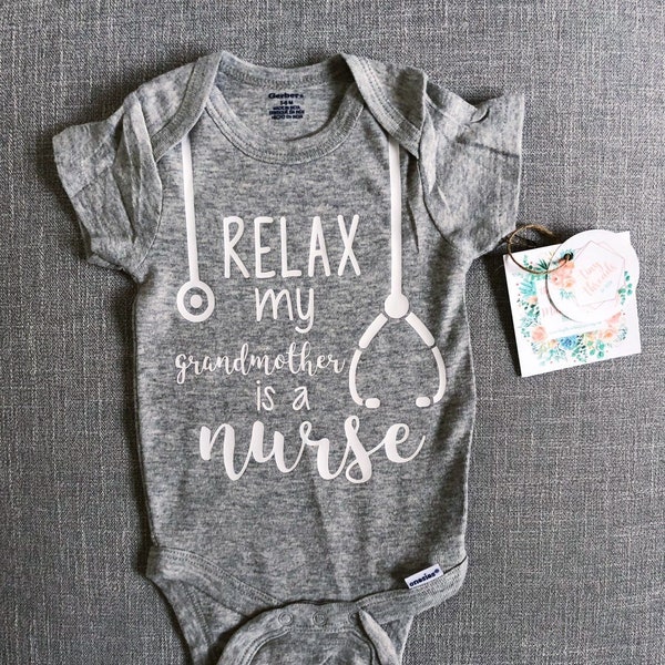 Relax my Großmutter ist eine Krankenschwester Onesie® | BabyBodysie® | Baby Boy Onesie® | Baby Mädchen Body® | Baby T-Shirt | Babybodys nach® Wunsch | Neues Baby