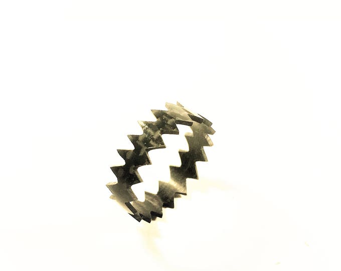 Shark Jaws Ring Carbon Fiber Jewels Black Color Plain Wave Unisex for Men Women Boy Girl Nice Gift