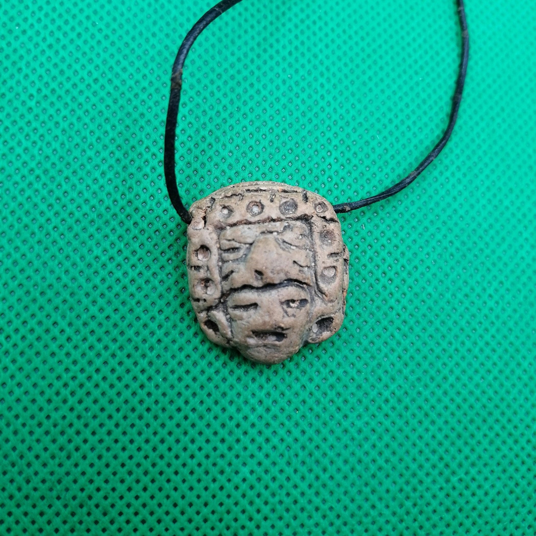 Authentic Mayas Azteques Incas Style Brown Pendent Leather Necklace