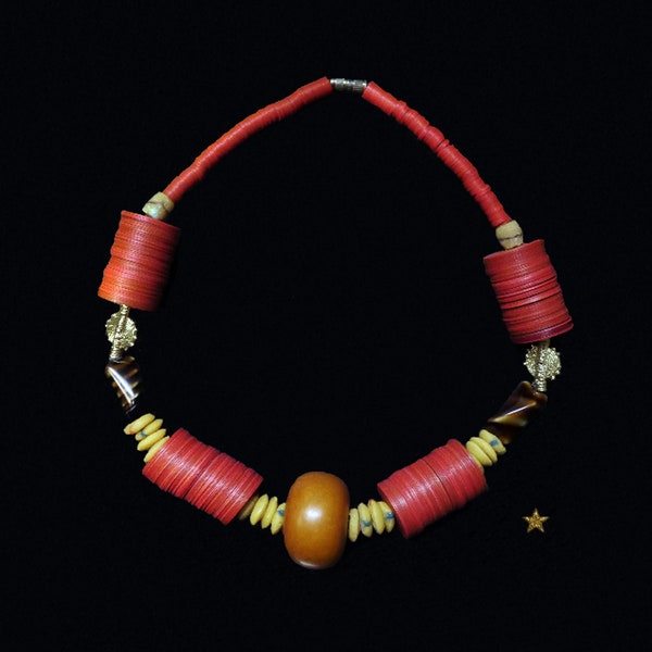 Collier Africain en perles koffi, pâte de verre, résine phénolique