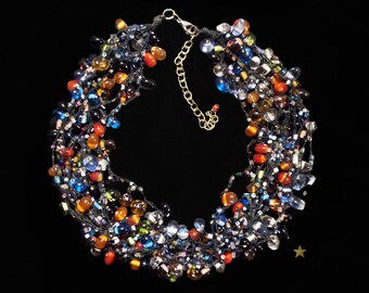 Collier multi-rang Indien en verre a pampilles multicolores