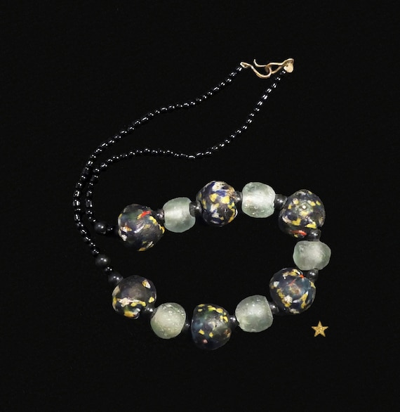 GRAND COLLIER AFRICAIN ancien en perles d'opale et de verre EUR 70,00