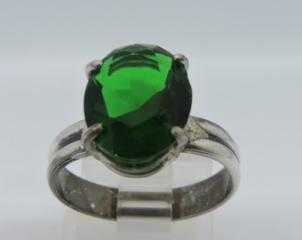 Green LC Sapphire Solitaire Ring in Silver 925